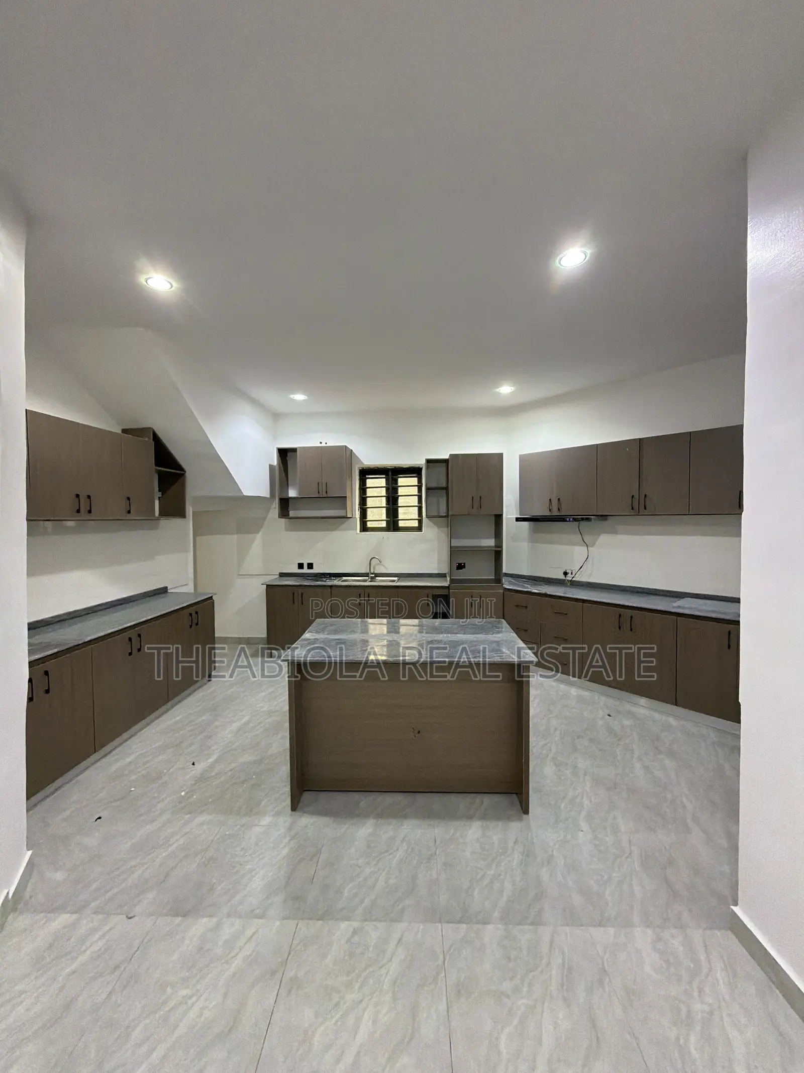 4bdrm Maisonette in Wuye, Abuja for rent