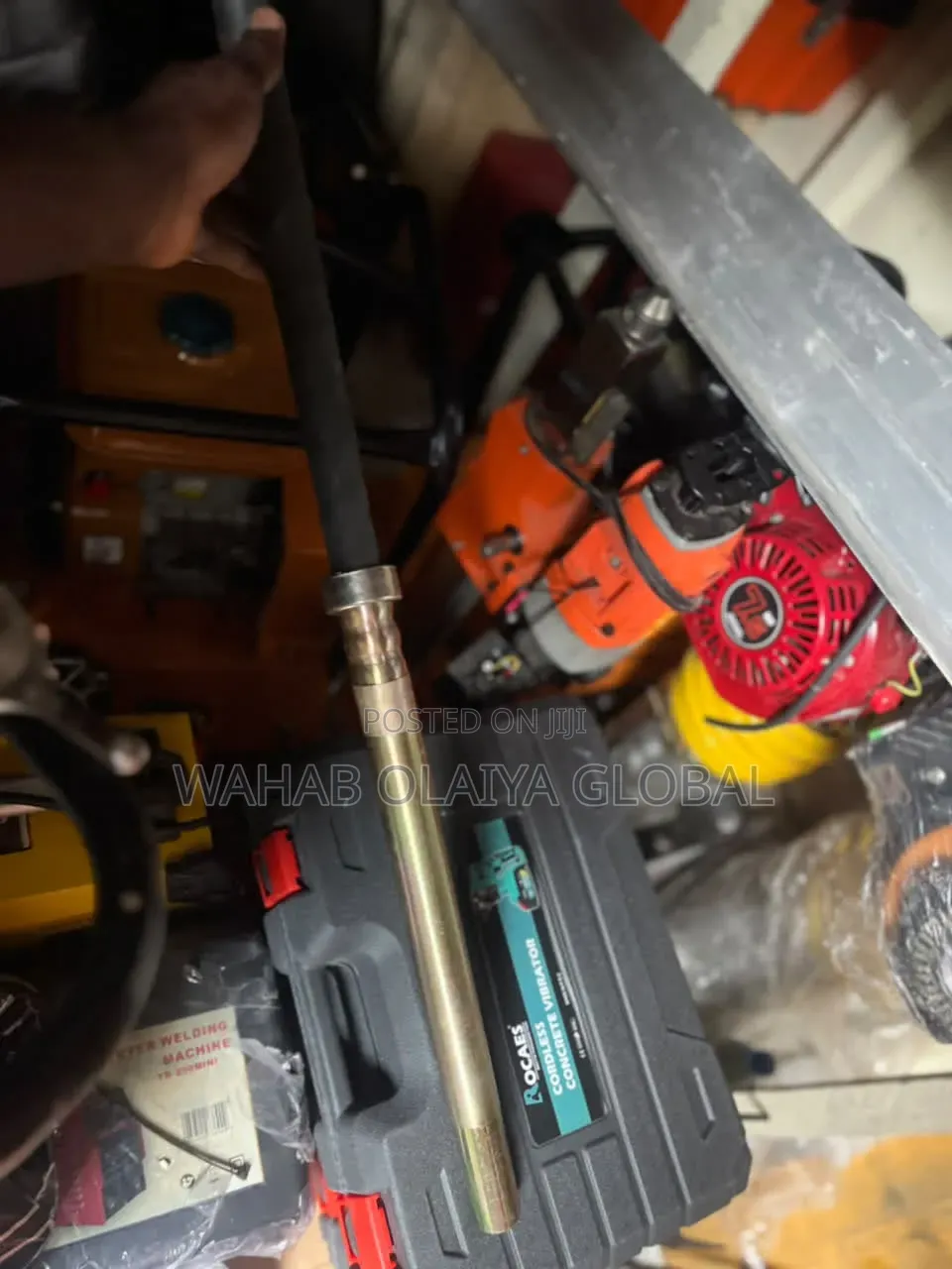 Rocaes Cordless Concrete Vibrator With Flexible Shaft