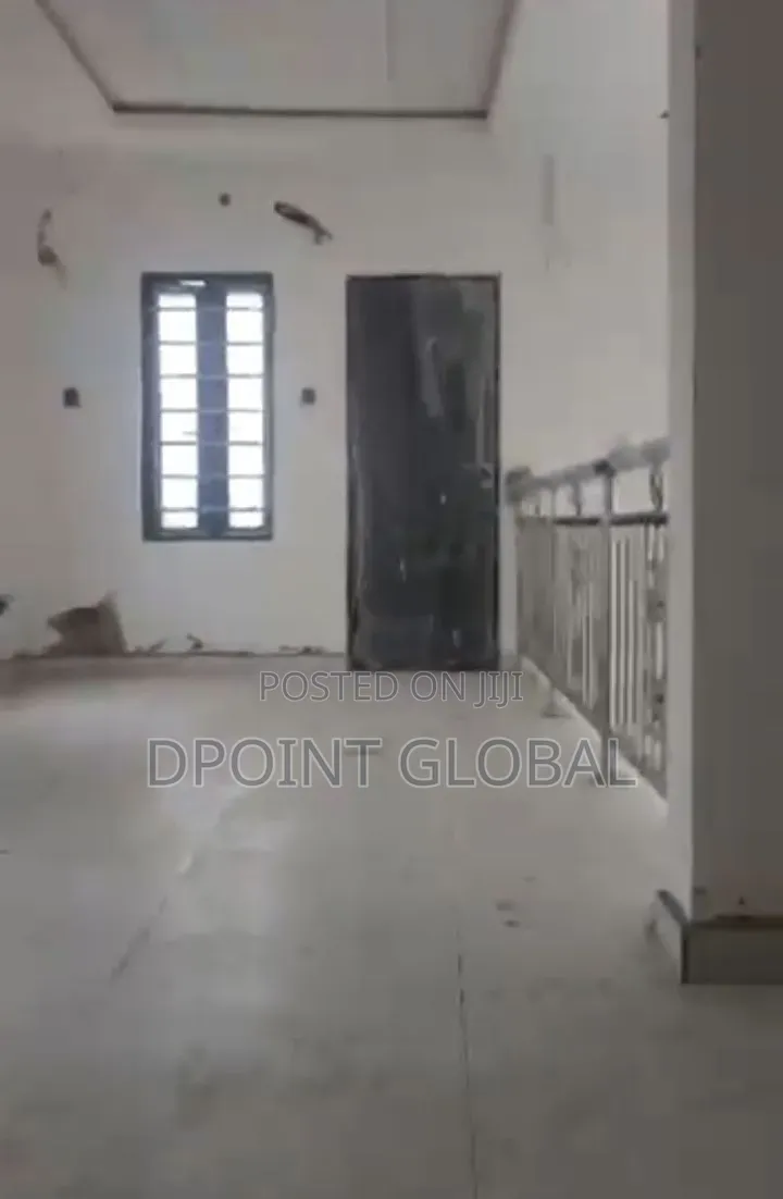 9bdrm Duplex in Not Estate, Ipaja / Ipaja for sale