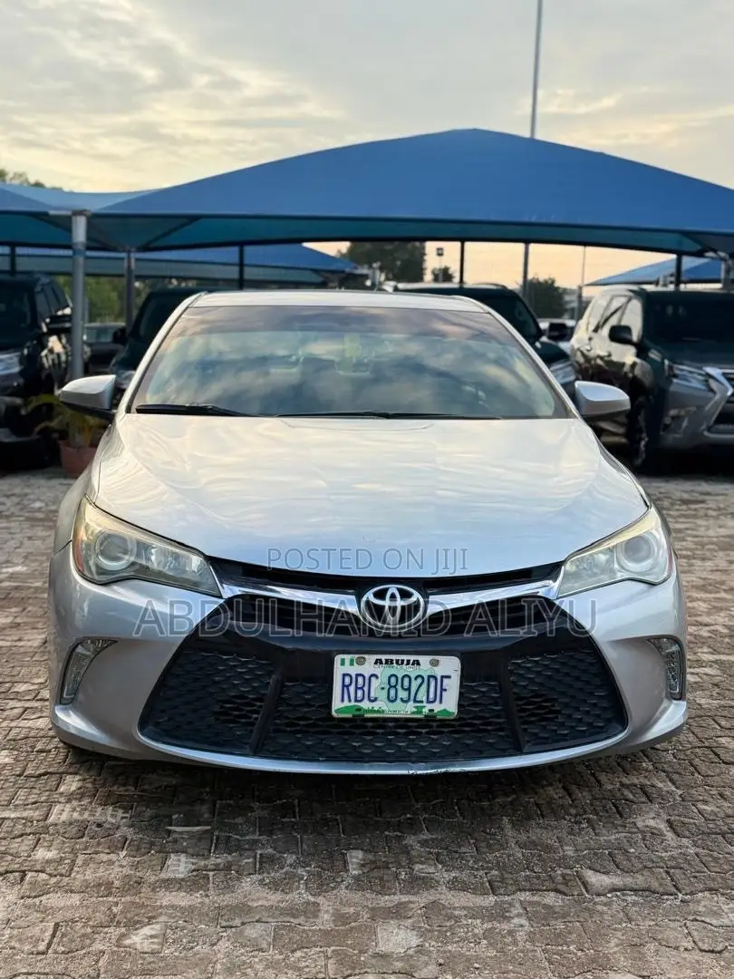 Toyota Camry SE 4dr Sedan (2.5L 4cyl 6A) 2015 Gray