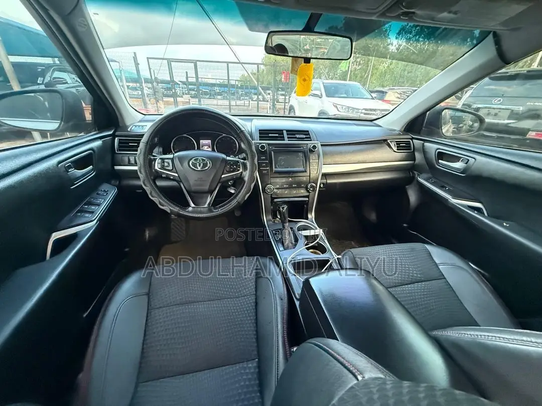 Toyota Camry SE 4dr Sedan (2.5L 4cyl 6A) 2015 Gray