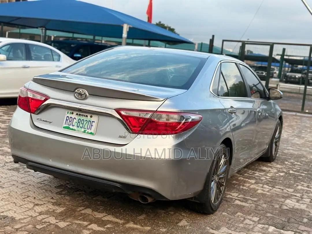 Toyota Camry SE 4dr Sedan (2.5L 4cyl 6A) 2015 Gray