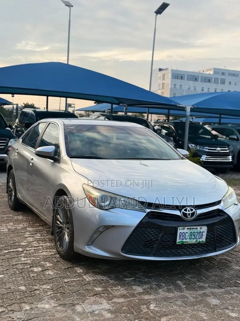 Toyota Camry SE 4dr Sedan (2.5L 4cyl 6A) 2015 Gray