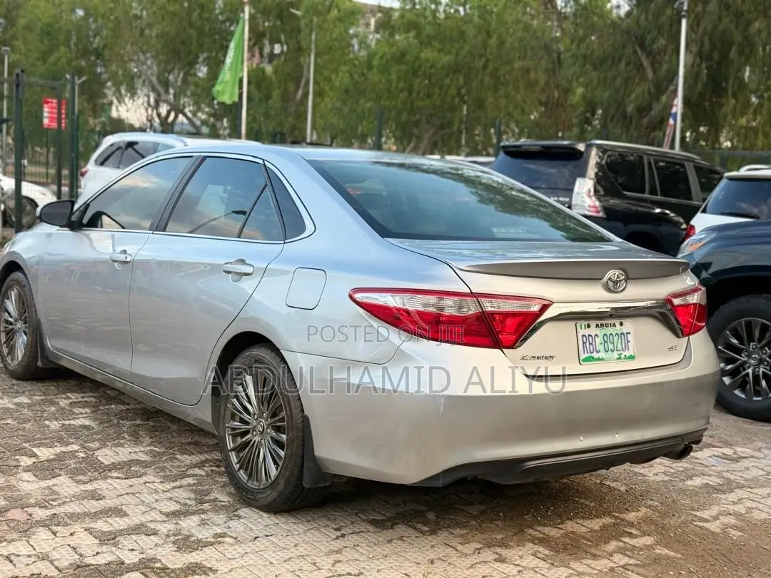 Toyota Camry SE 4dr Sedan (2.5L 4cyl 6A) 2015 Gray
