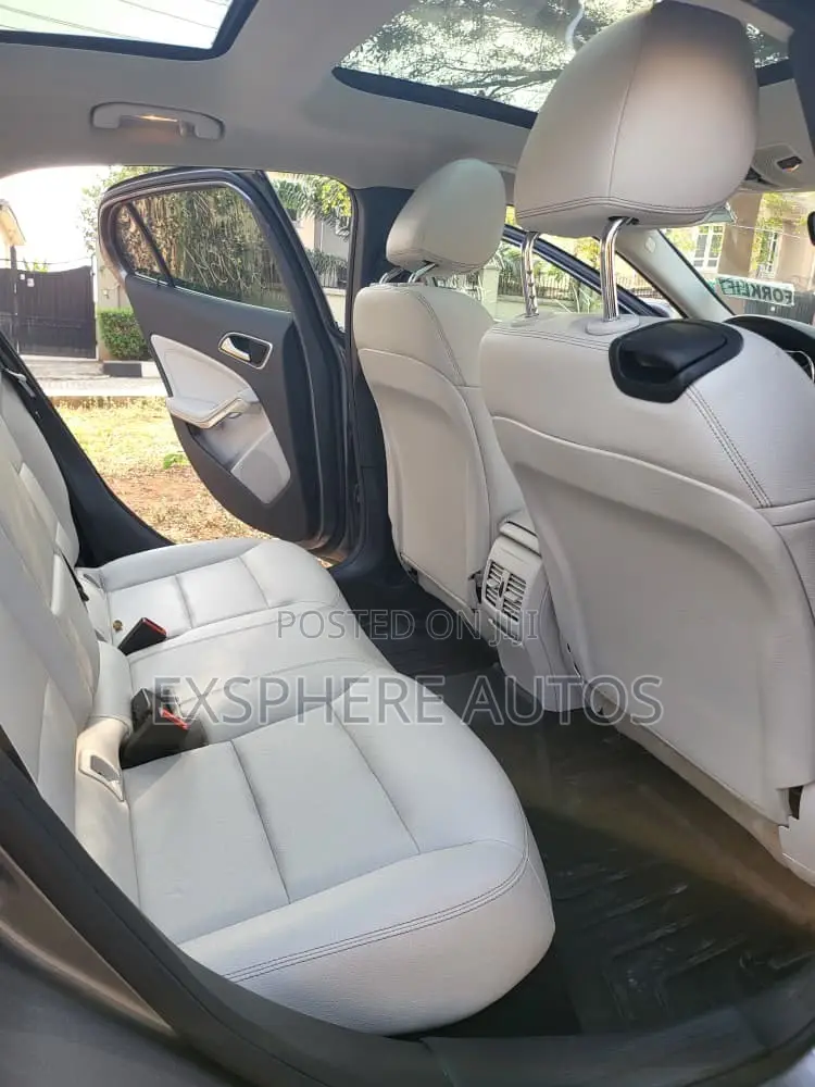 Mercedes-Benz GLA 250 2016 Gray