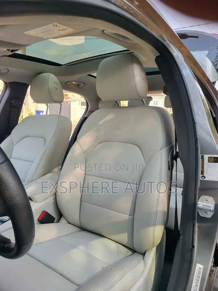 Mercedes-Benz GLA 250 2016 Gray
