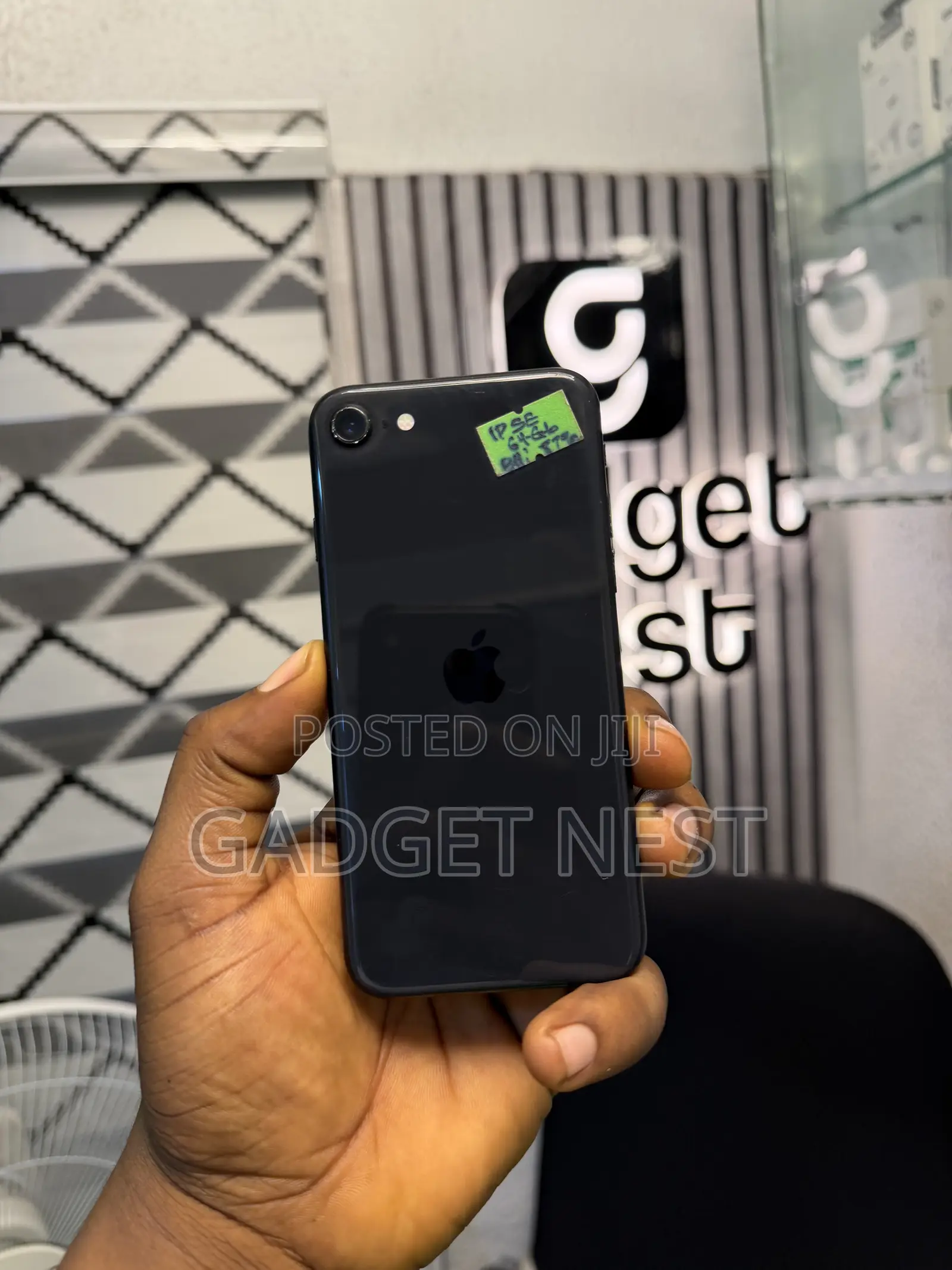 Apple iPhone SE (2020) 64 GB Black
