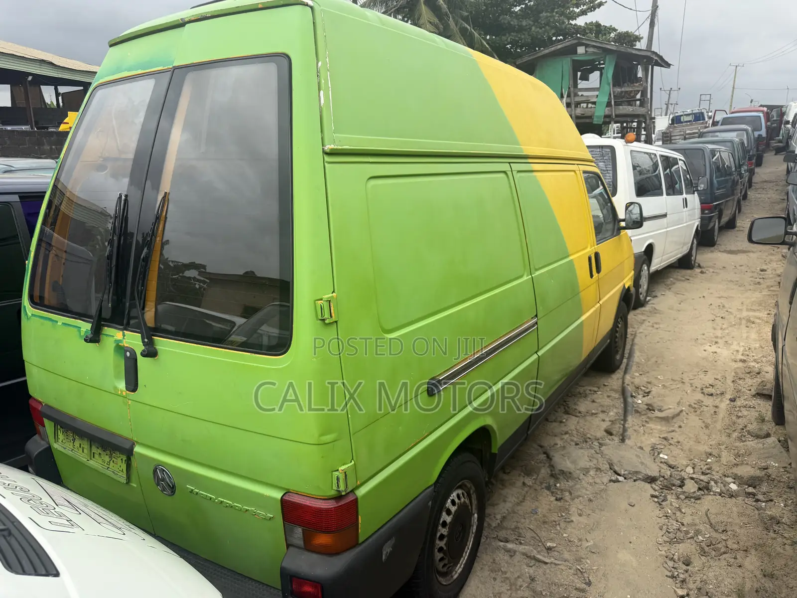Volkswagen Transporter 2009 Yellow