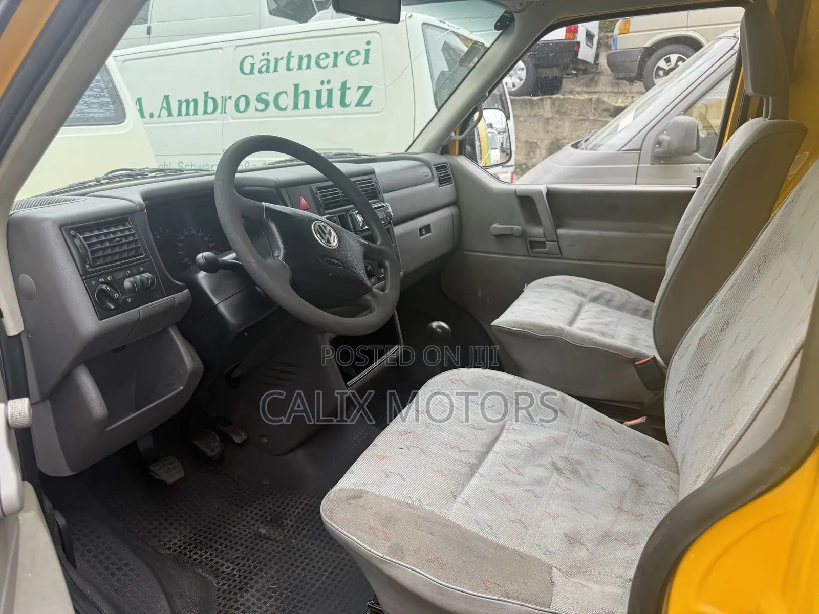Volkswagen Transporter 2009 Yellow