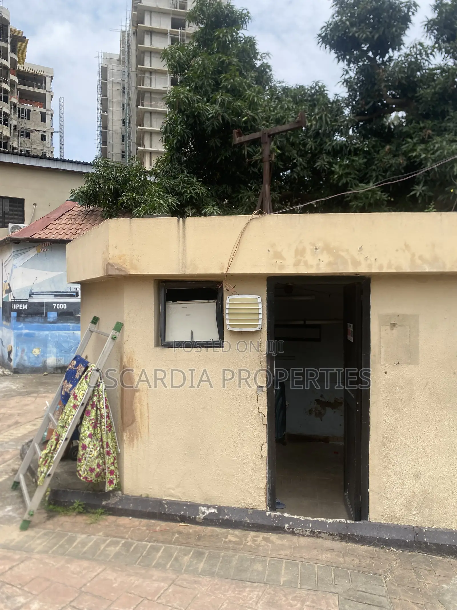 21 Room Old Hotel in VICTORIA ISLAND for Sale