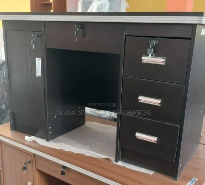 Quality Imported 1.2 Meter Padded Office Table