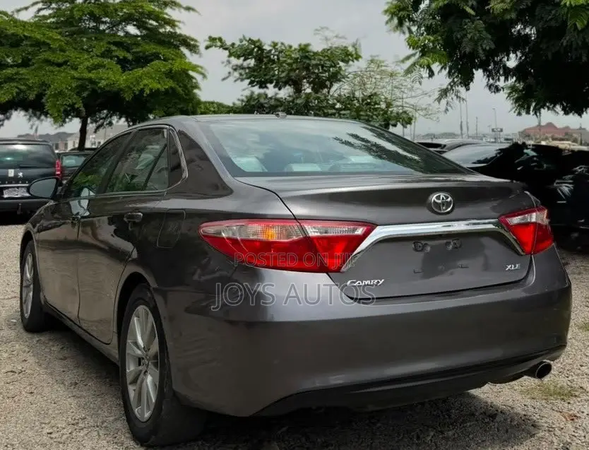 Toyota Camry XLE 4dr Sedan (2.5L 4cyl 6A) 2017