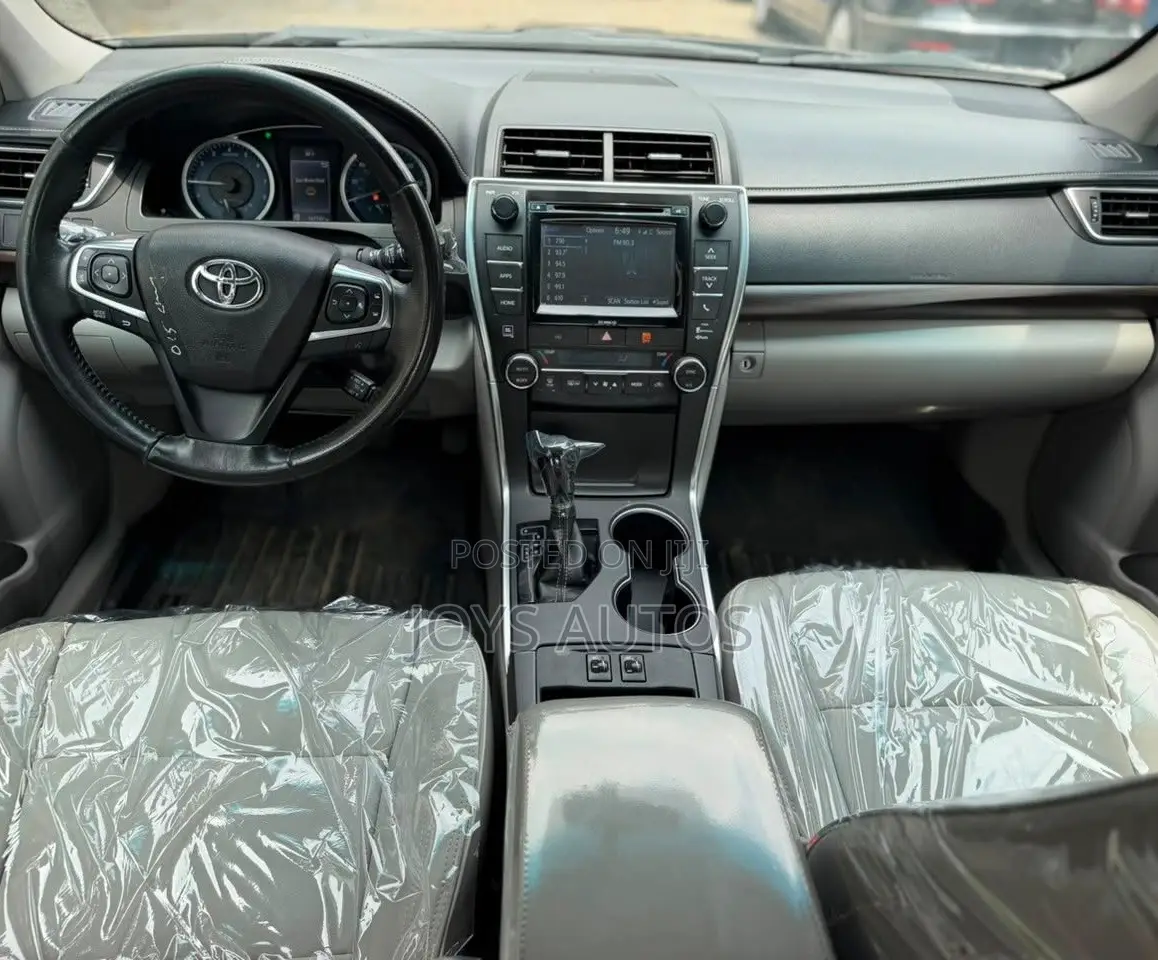 Toyota Camry XLE 4dr Sedan (2.5L 4cyl 6A) 2017