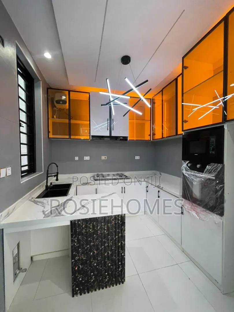 4bdrm Duplex in Ikota Gra for rent