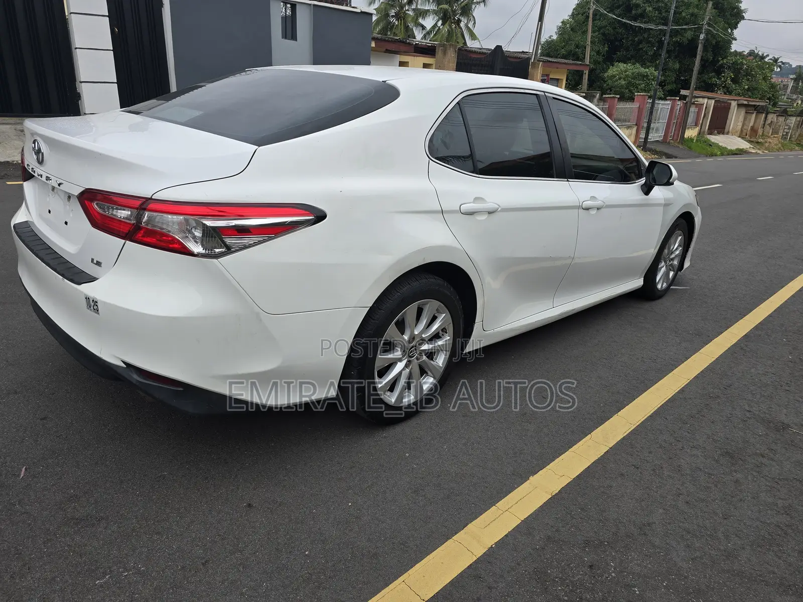 Toyota Camry LE (2.5L 4cyl 8A) 2019 Off white