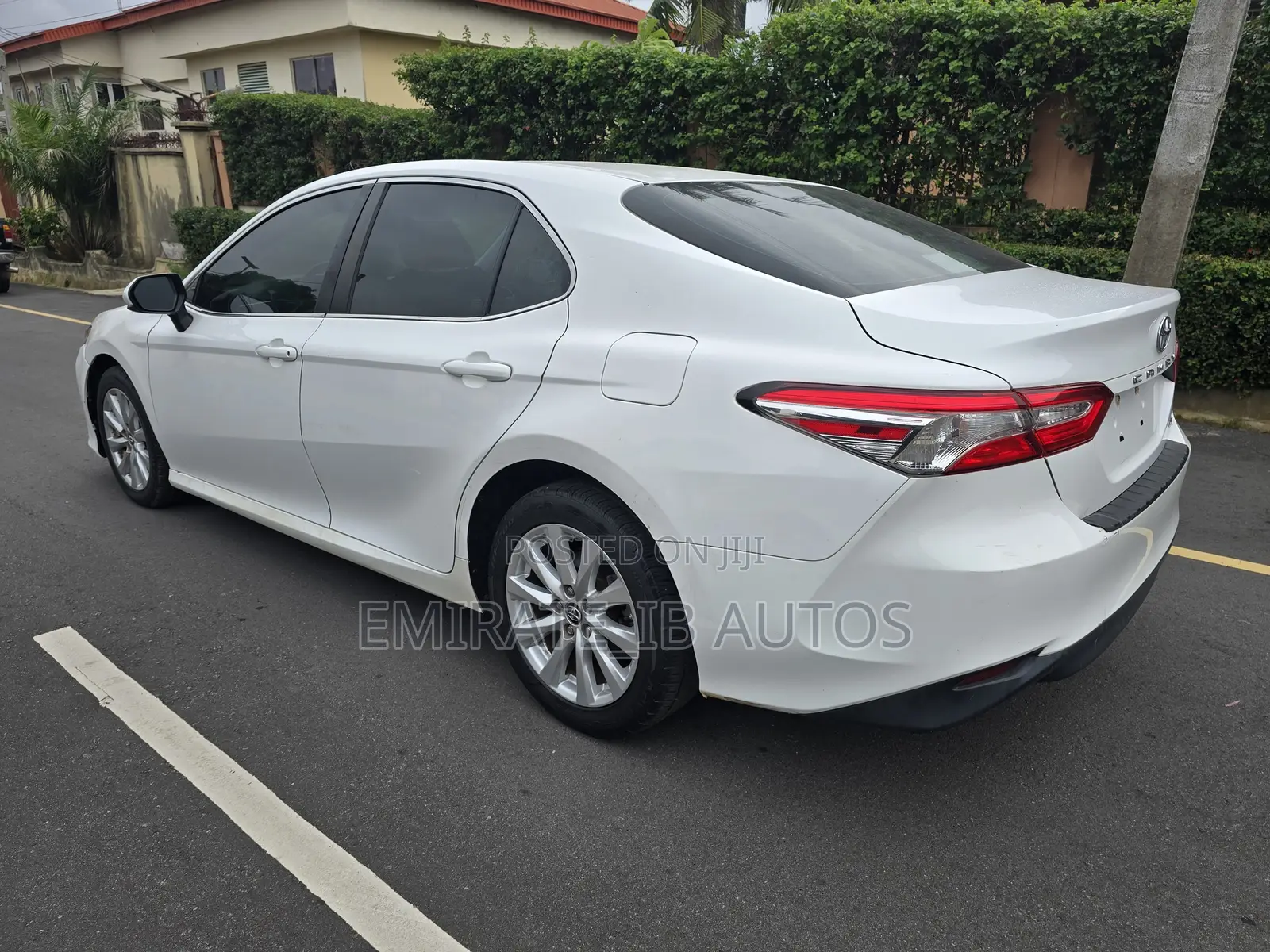 Toyota Camry LE (2.5L 4cyl 8A) 2019 Off white