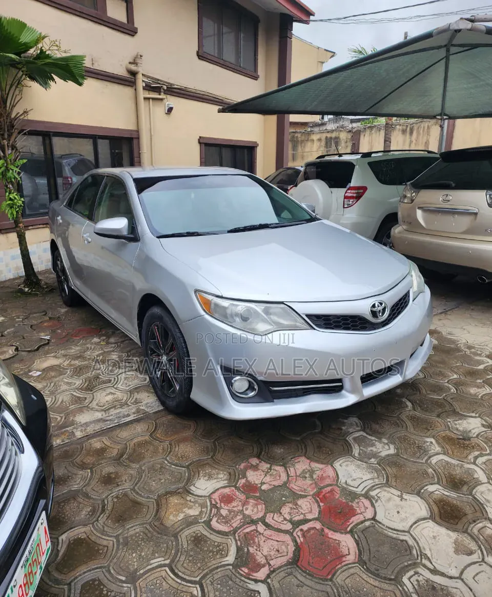 Toyota Camry 2012 Silver