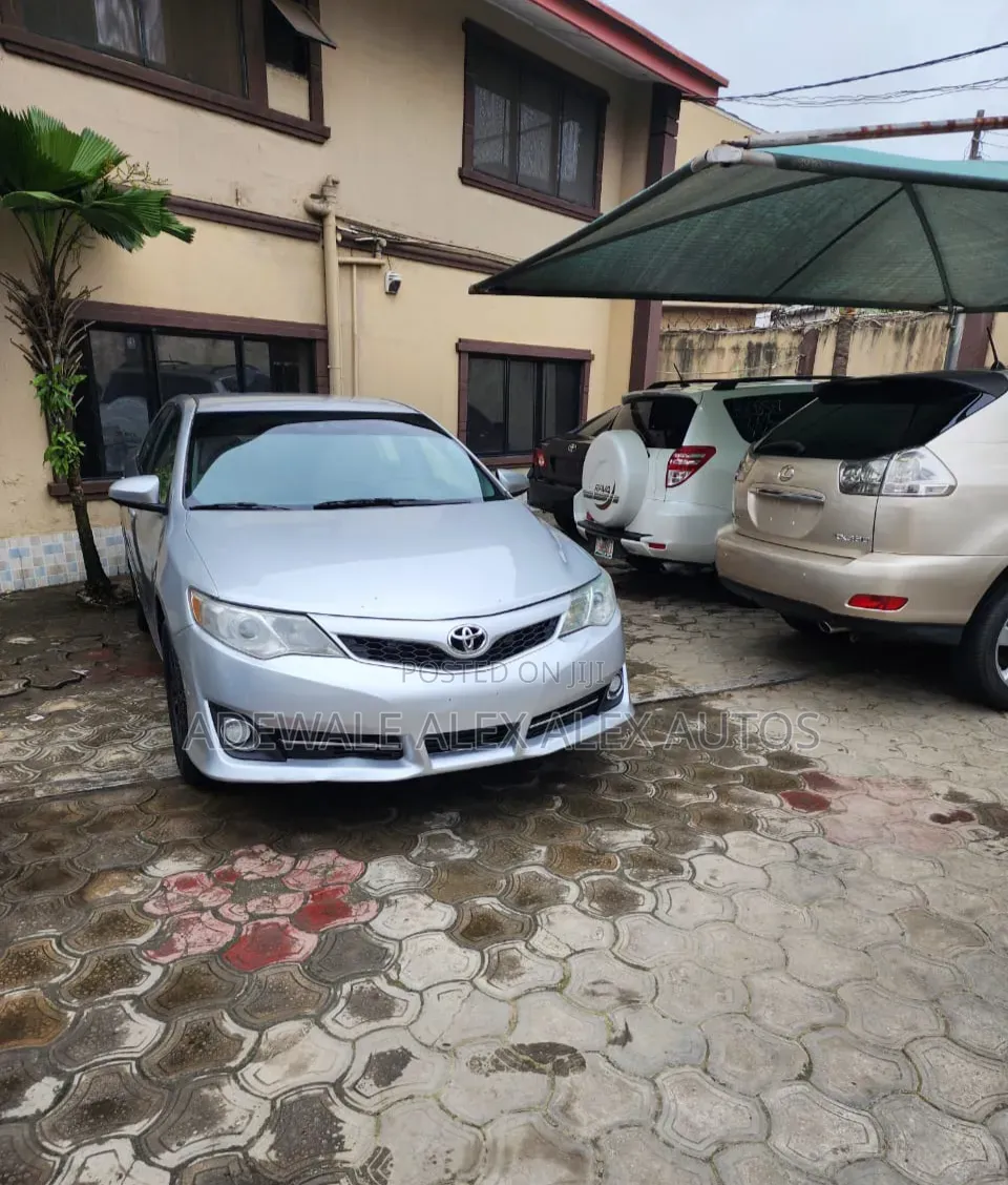 Toyota Camry 2012 Silver