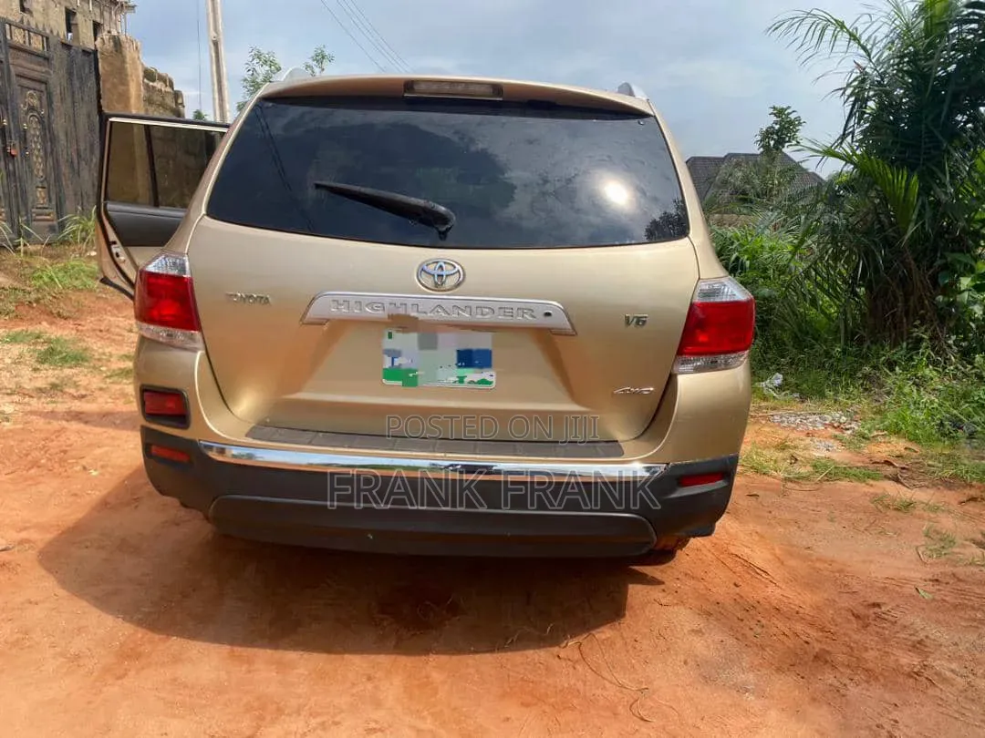 Toyota Highlander 2012 Gold
