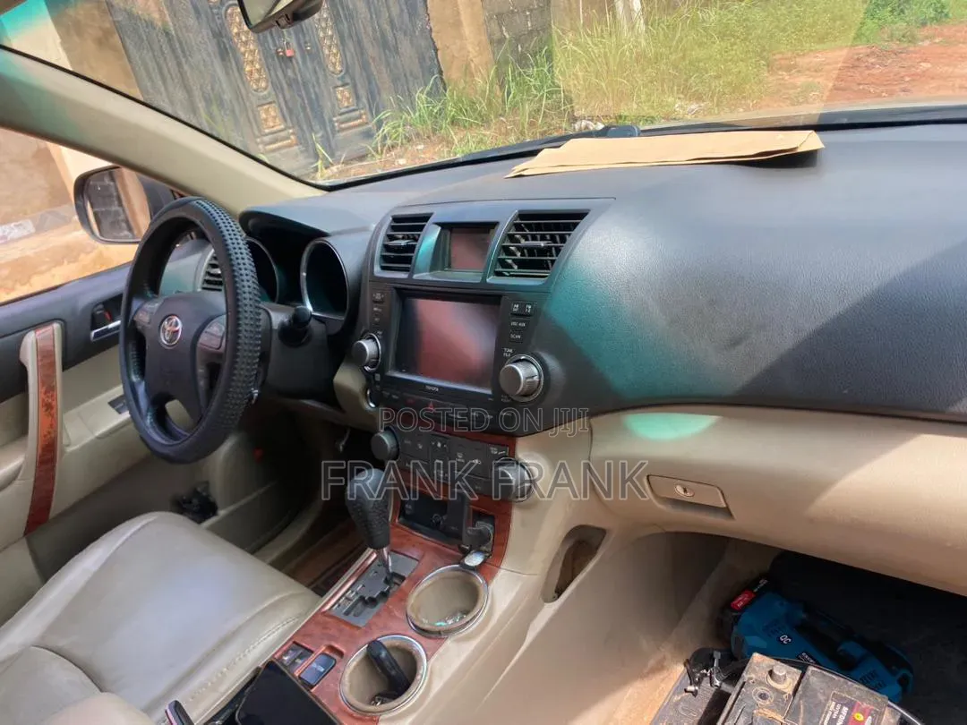 Toyota Highlander 2012 Gold