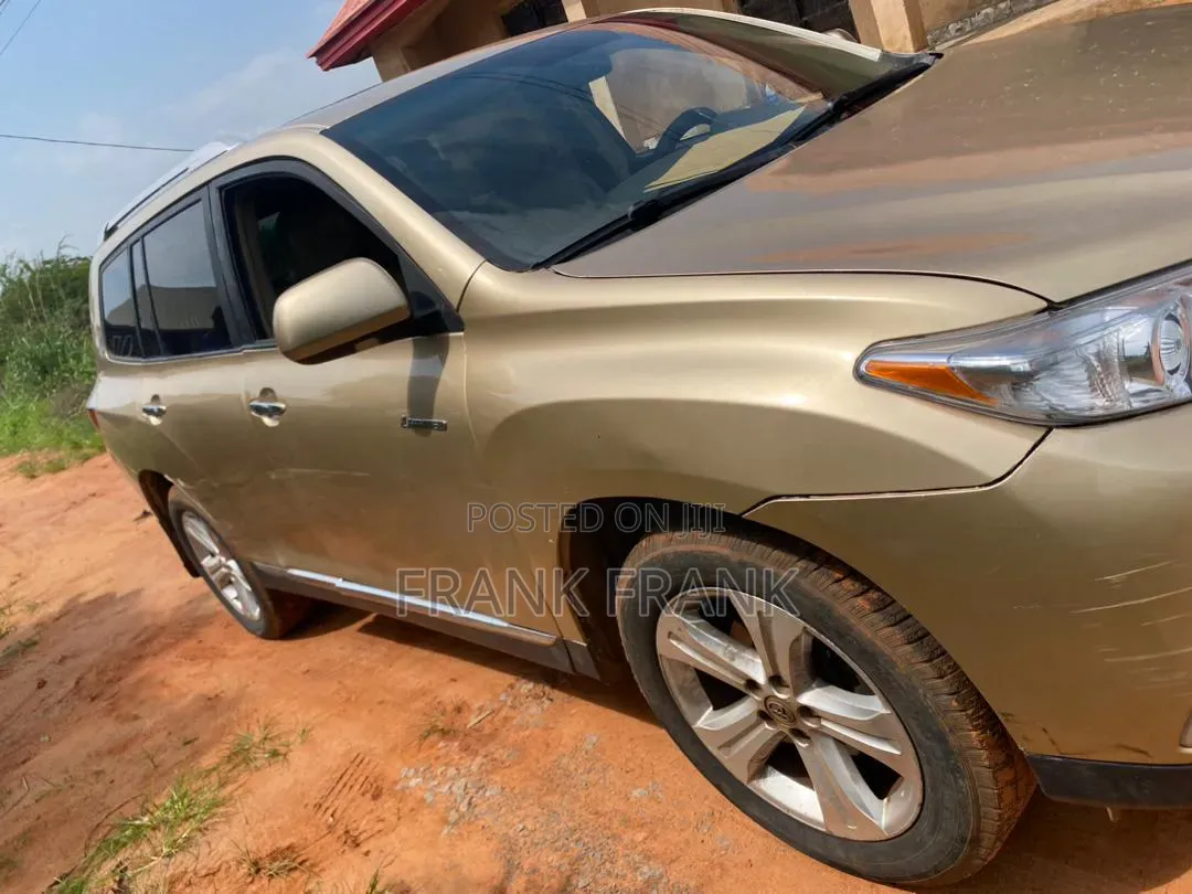 Toyota Highlander 2012 Gold