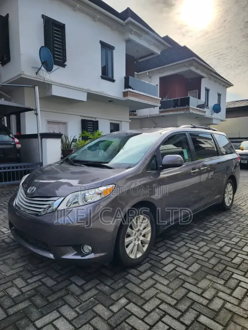 Toyota Sienna 2012 Gray