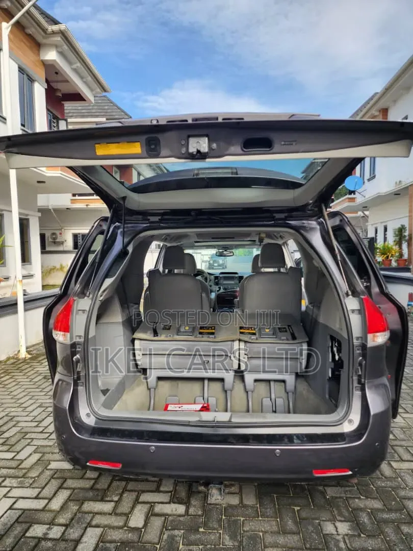 Toyota Sienna 2012 Gray