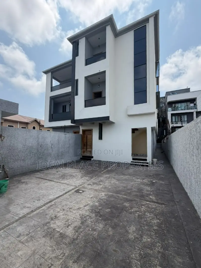 3bdrm Block of Flats in Lekki Phase 1 for sale
