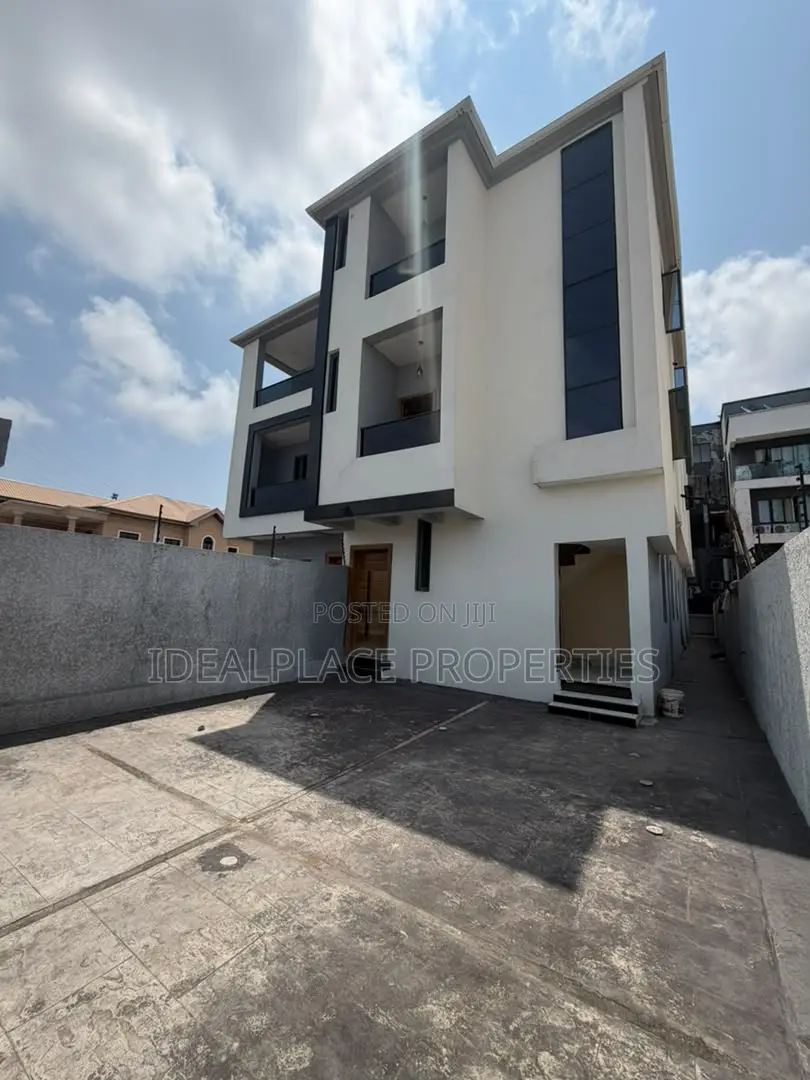 3bdrm Block of Flats in Lekki Phase 1 for sale