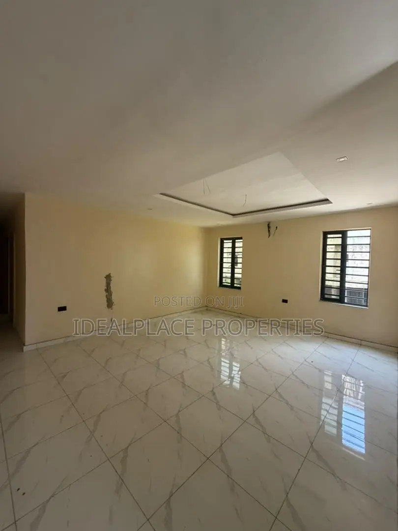 3bdrm Block of Flats in Lekki Phase 1 for sale