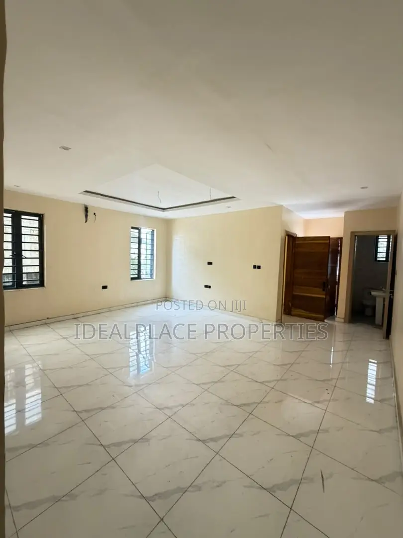 3bdrm Block of Flats in Lekki Phase 1 for sale