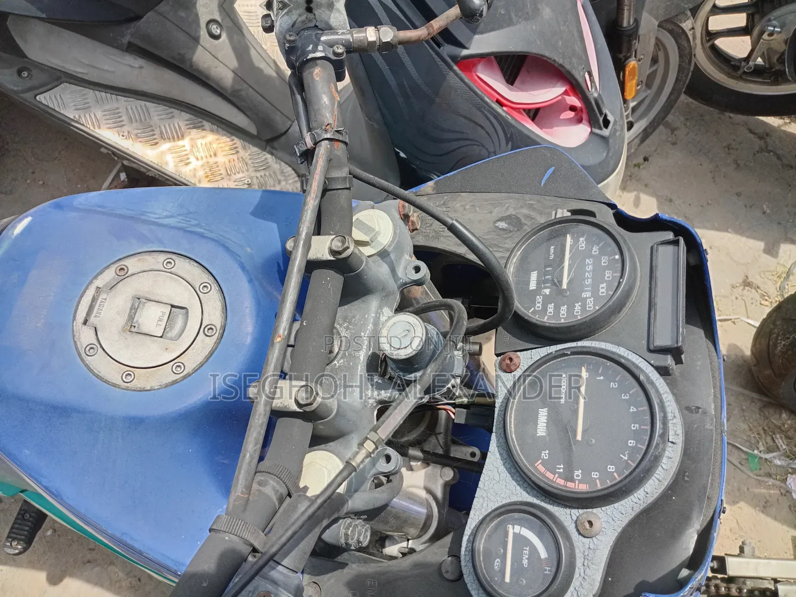 Yamaha 2004 Blue