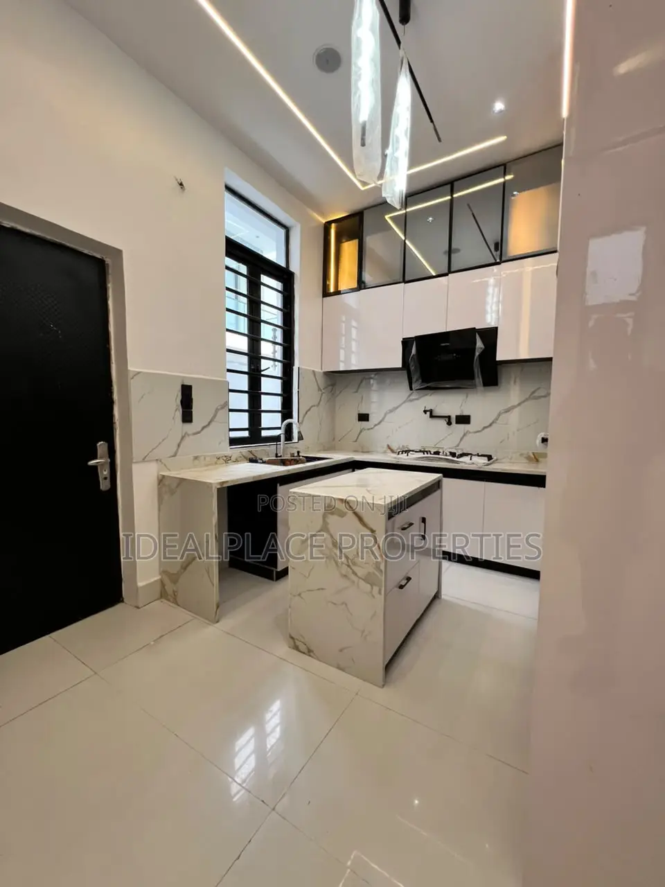 4bdrm House in Ikota for sale