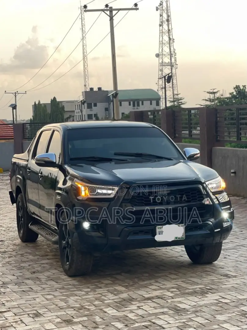 Toyota Hilux 2010 Black