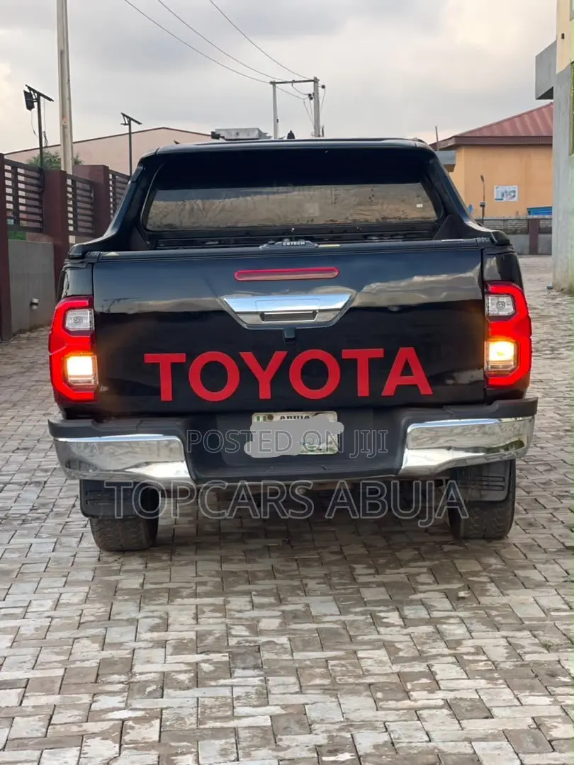Toyota Hilux 2010 Black
