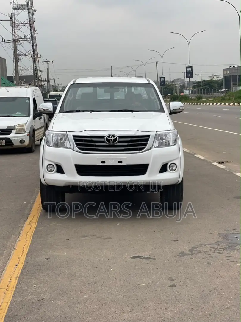 Toyota Hilux 2012 White