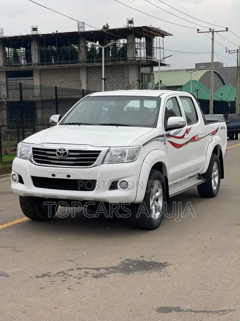 Toyota Hilux 2012 White