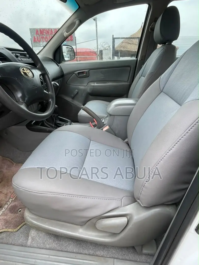 Toyota Hilux 2012 White