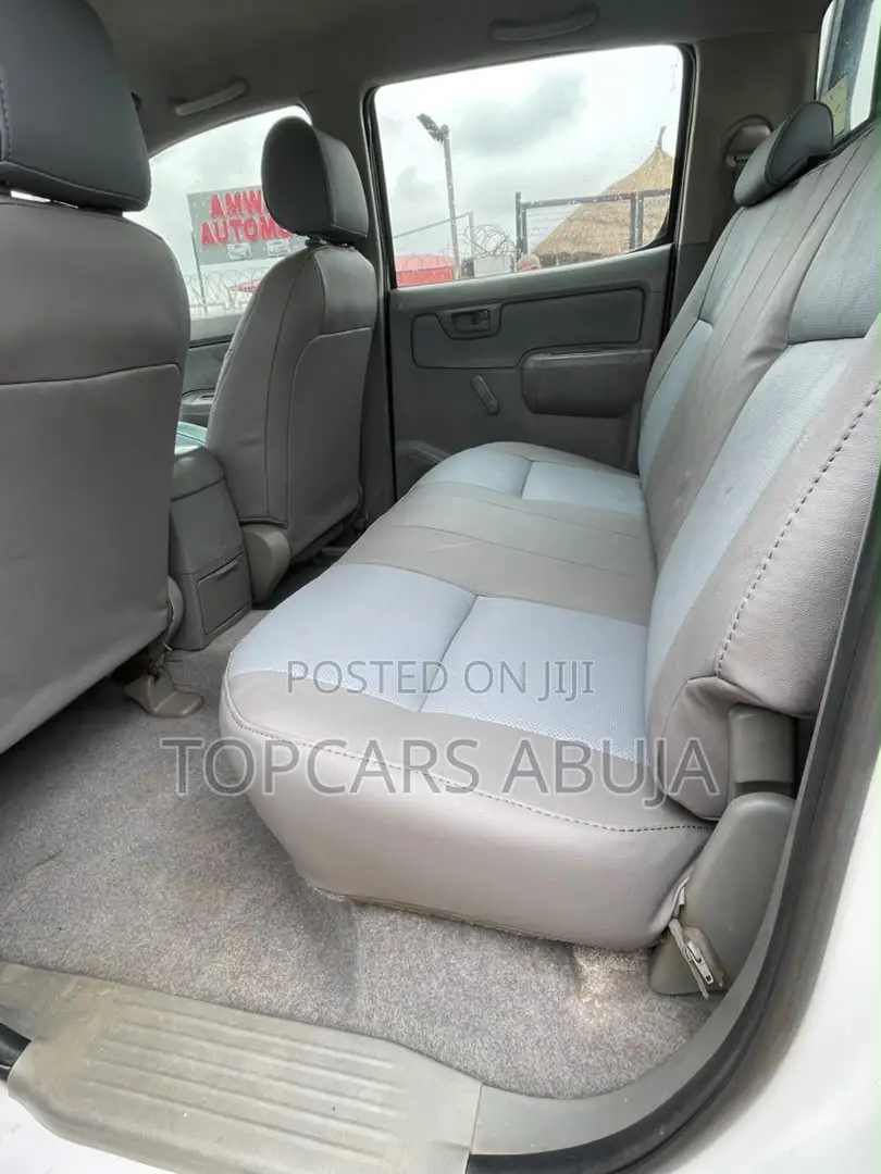 Toyota Hilux 2012 White