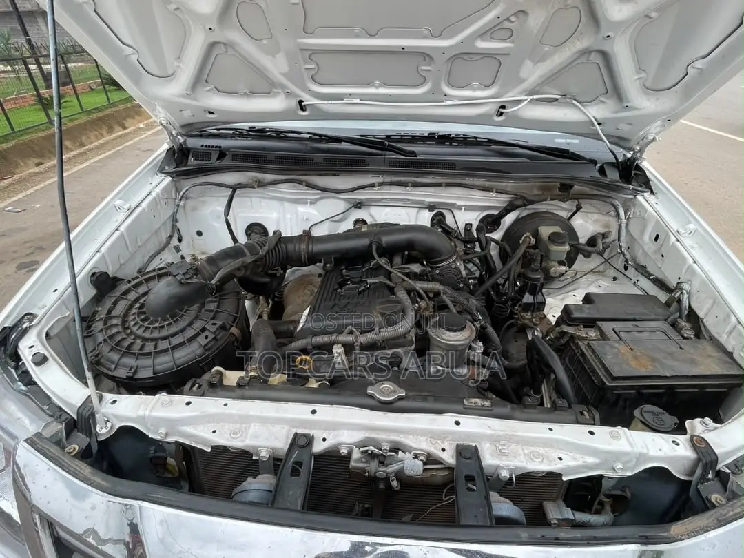 Toyota Hilux 2012 White