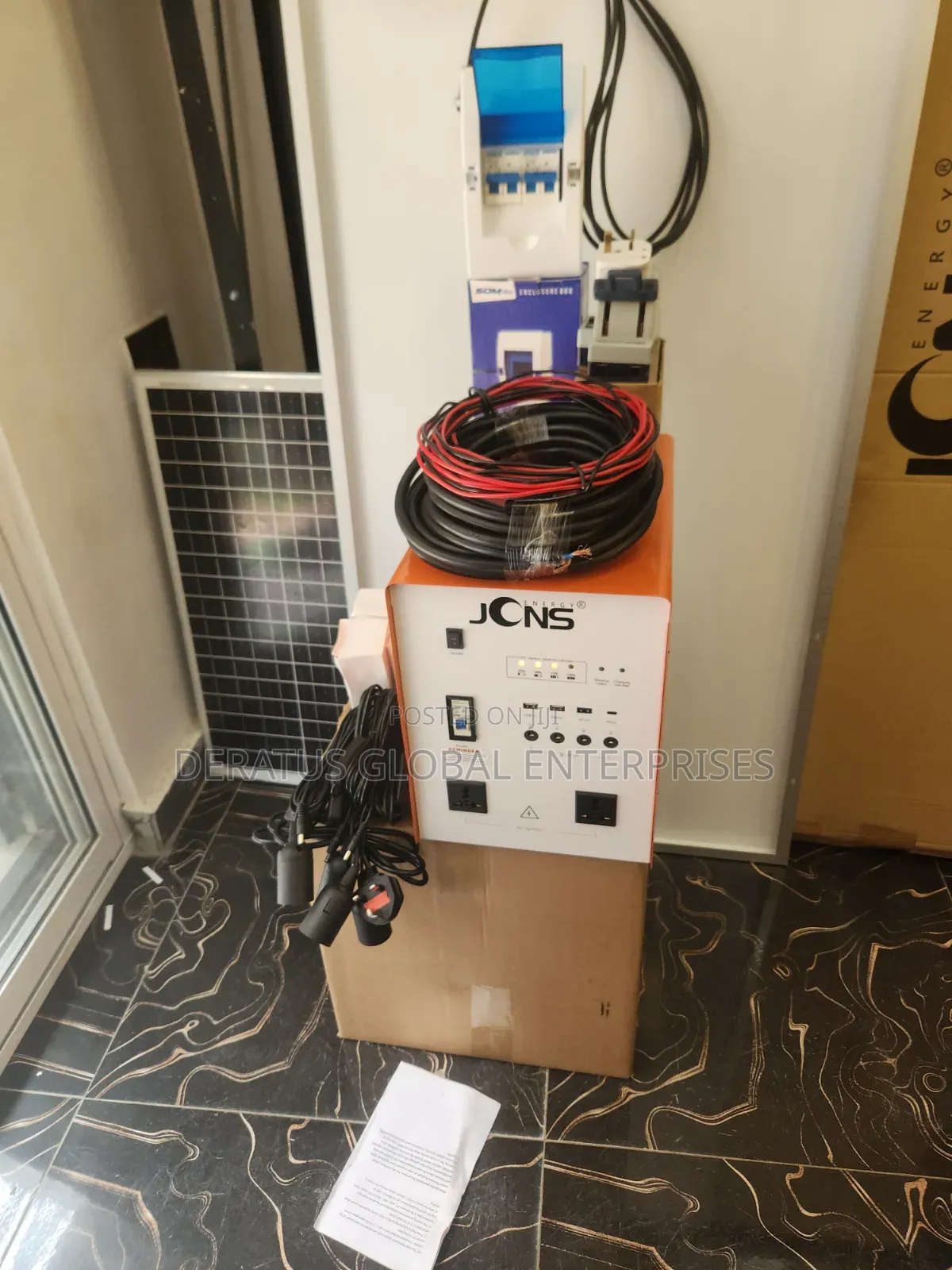 1000W Rechargeable Solar Generator With 1kWh Lithium Battery