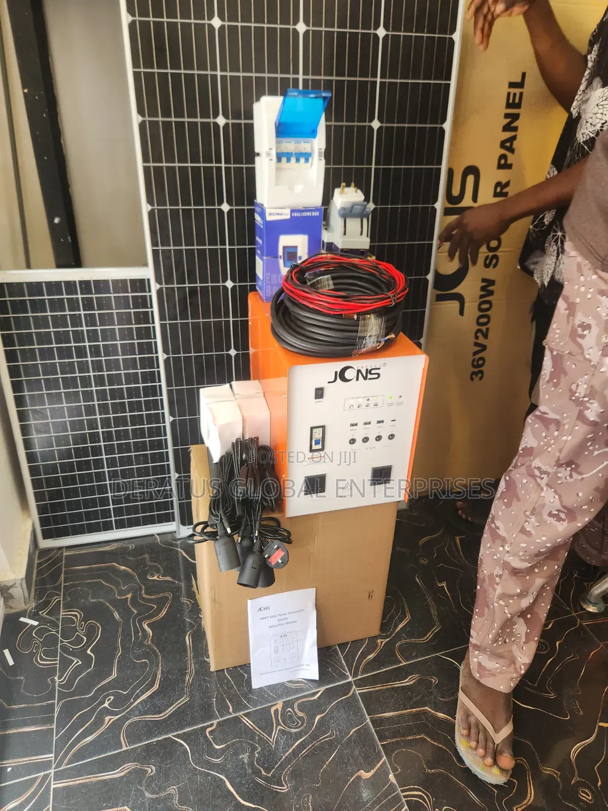 JCNS Solar Generator 1kWh + 4 DC Bulbs + 200W Panel