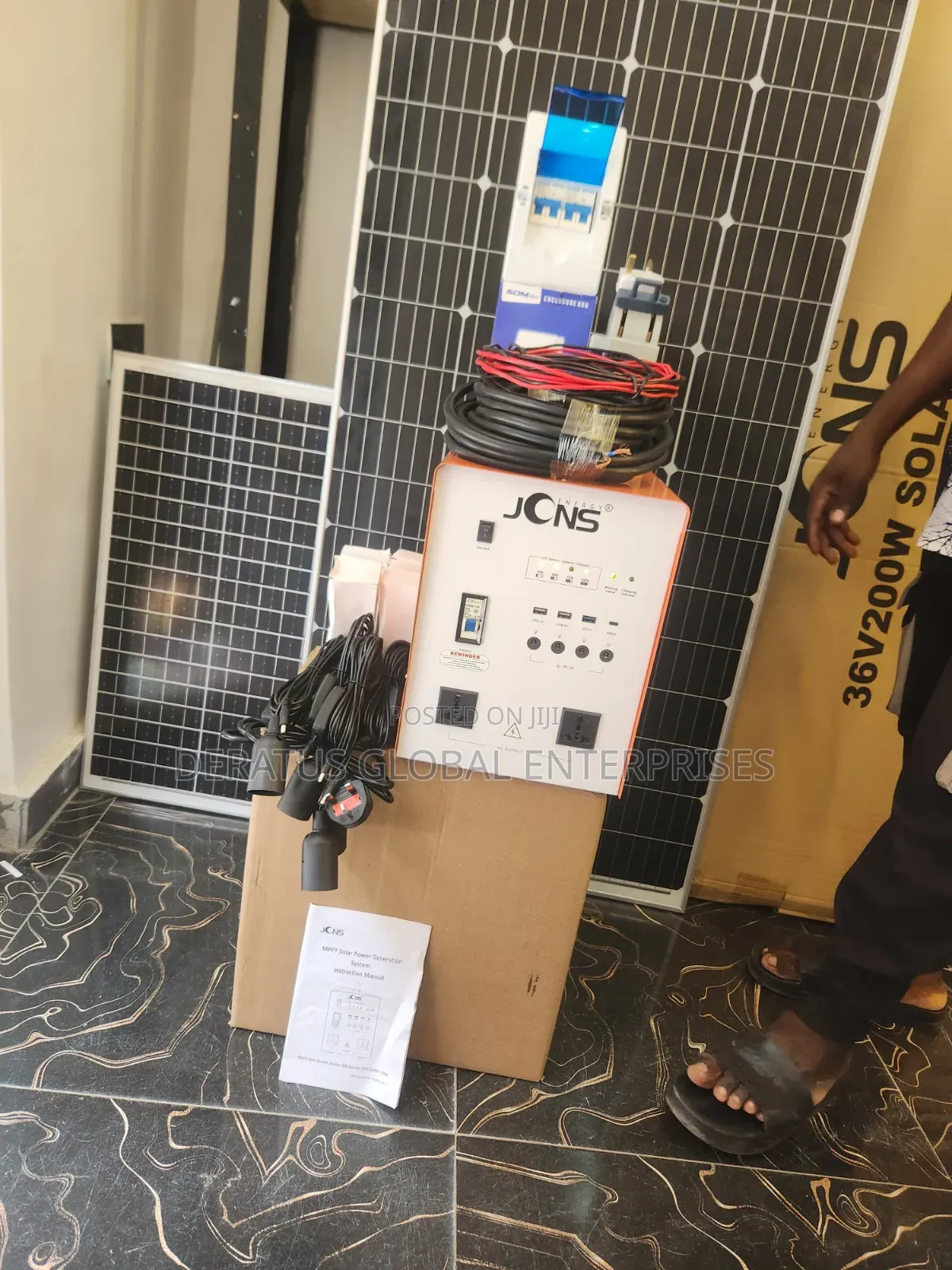 JCNS Solar Generator 1kWh + 4 DC Bulbs + 200W Panel