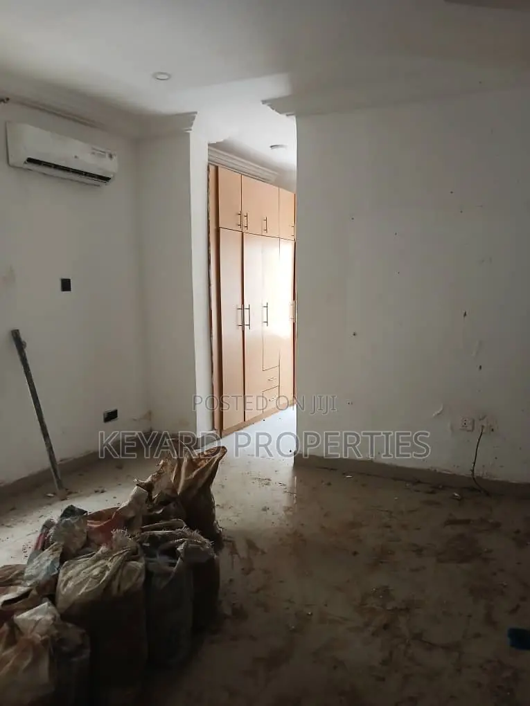 3bdrm Apartment in Wuse 2 for rent