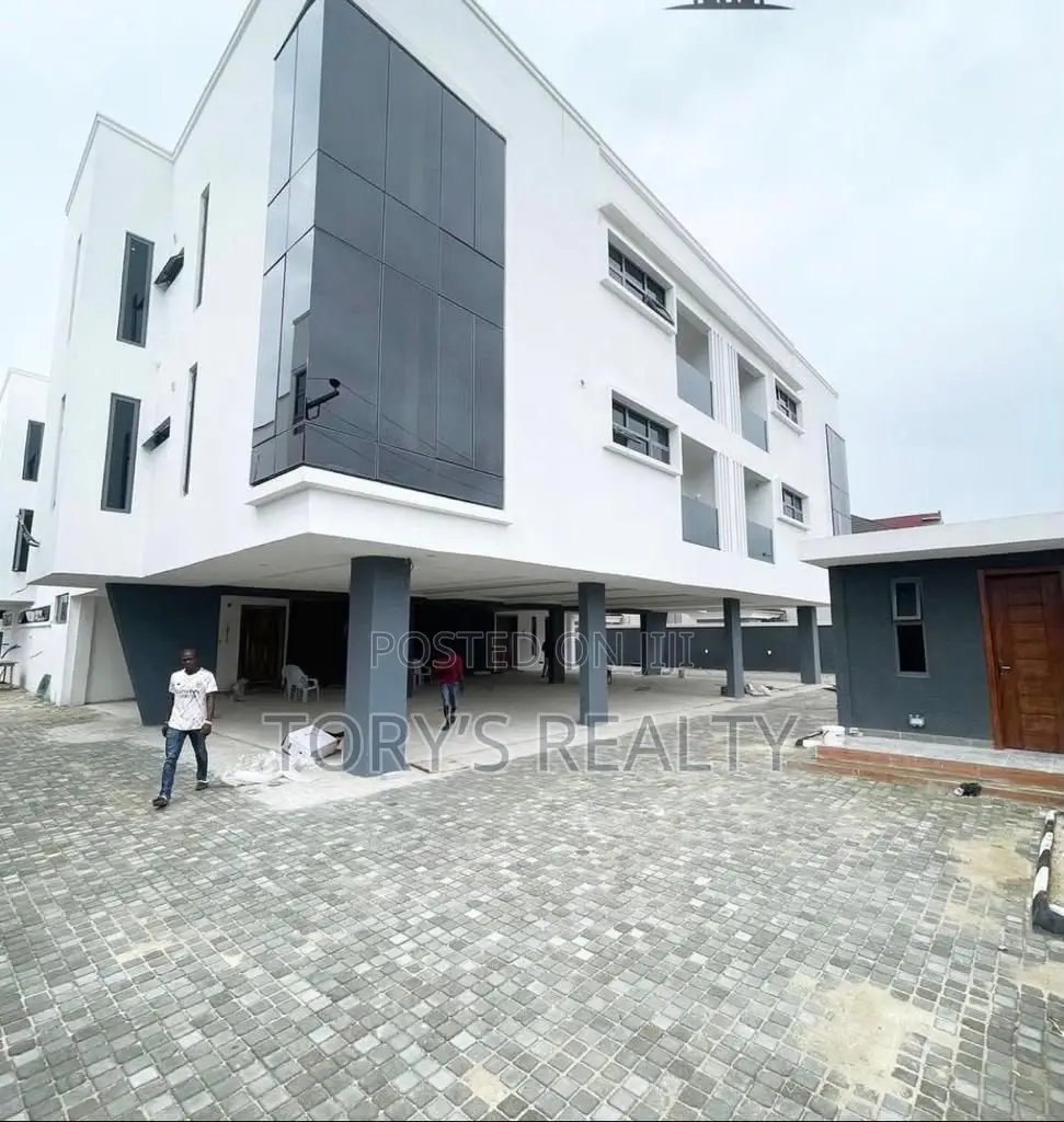 Furnished 3bdrm Apartment in Lekki Phase 1 for sale