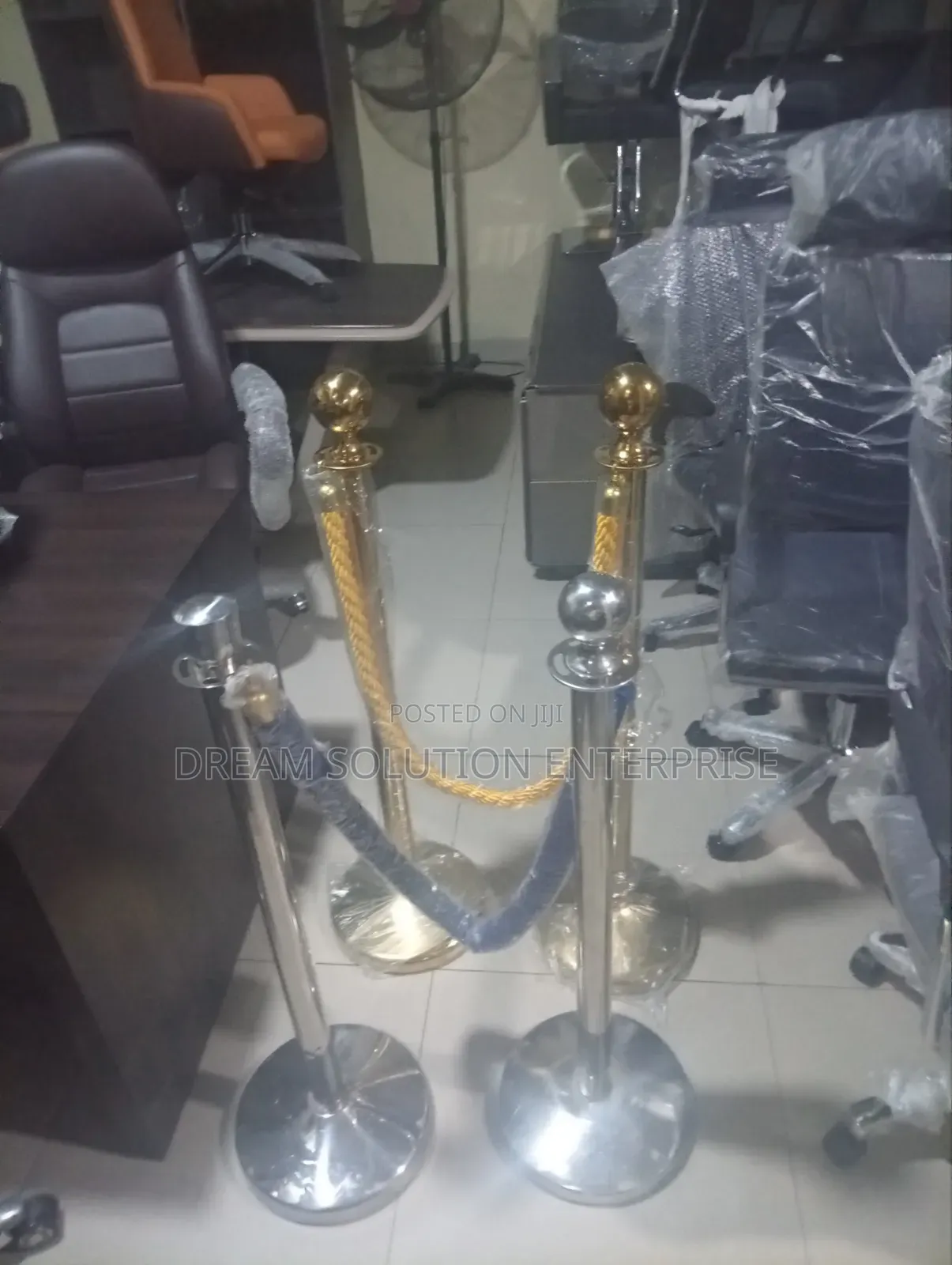 Quality Queue Stand With Rope