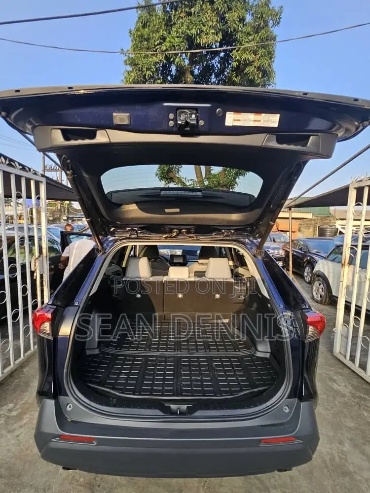 Toyota RAV4 2020 Blue