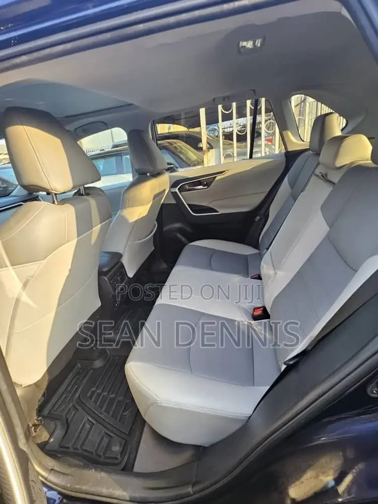 Toyota RAV4 2020 Blue