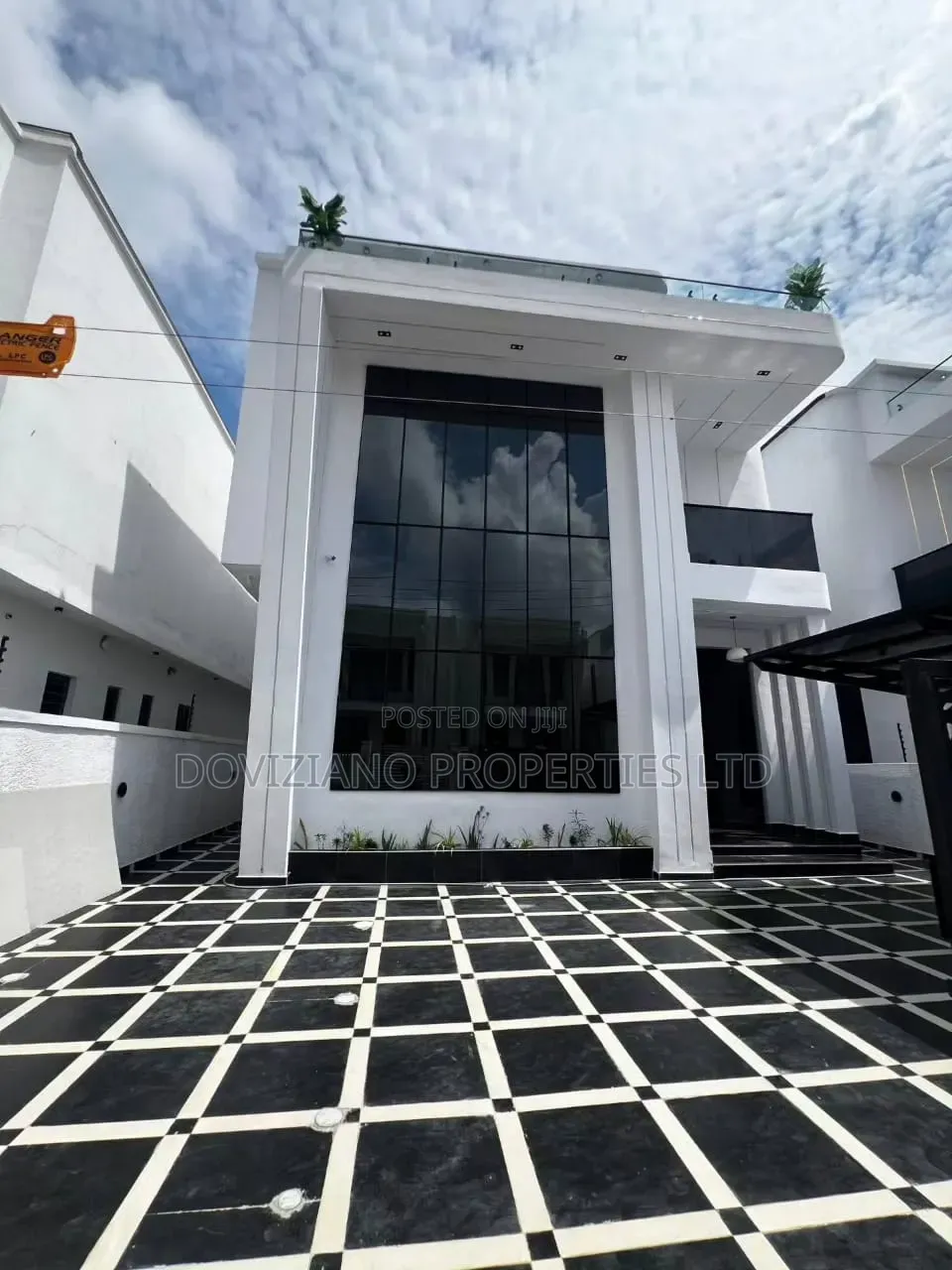 5bdrm Duplex in Off Lekki-Epe Expressway for sale