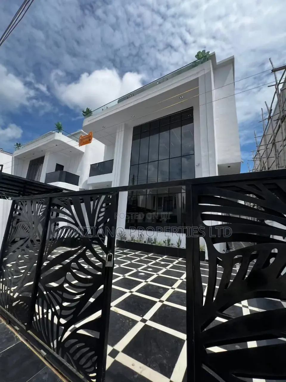 5bdrm Duplex in Off Lekki-Epe Expressway for sale